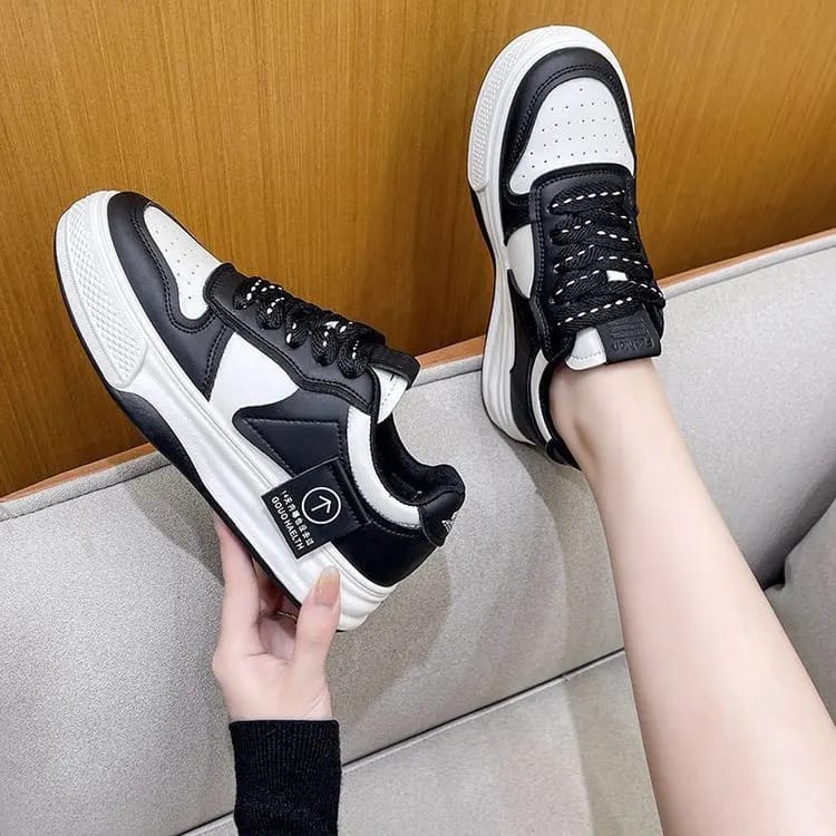 Urban Chic Sneakers - Black